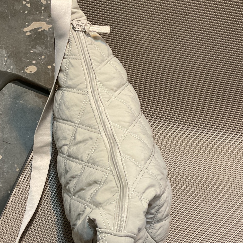 Puffy Shoulder Bag in Light Beige - Picture 4 of 5